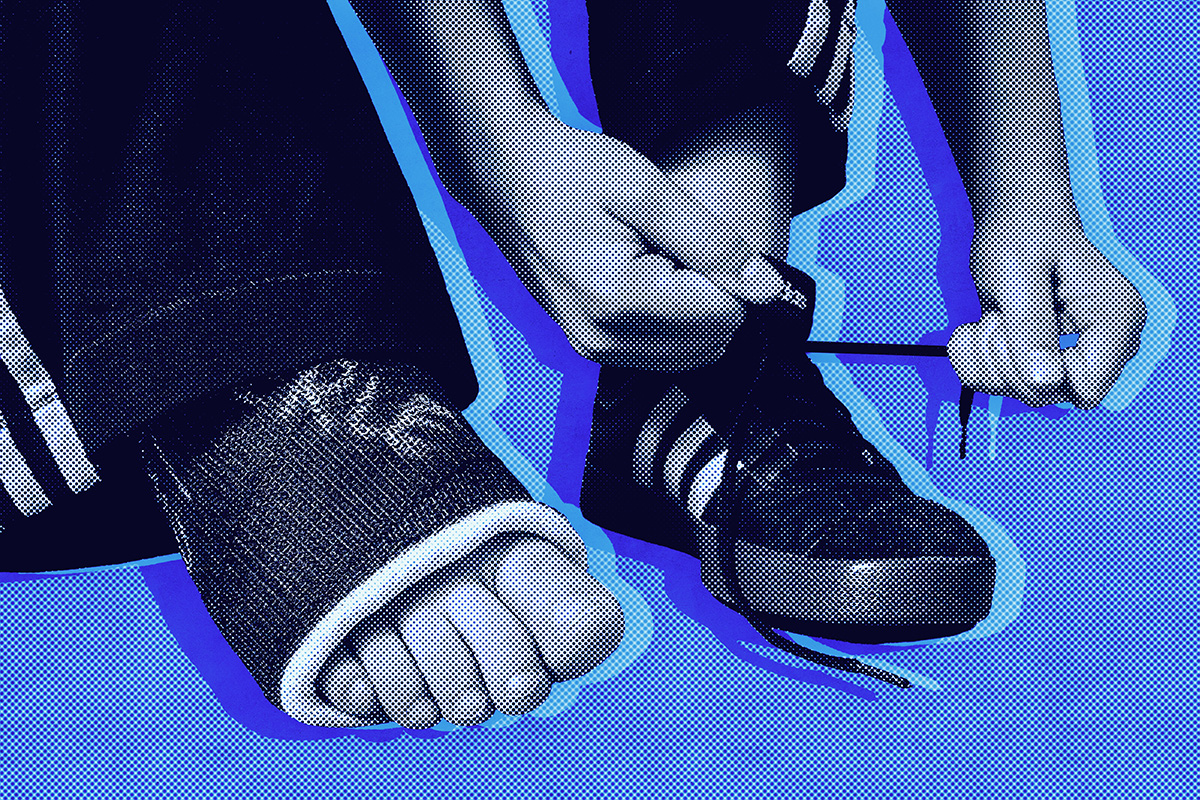 The Broken Body Series – Duotone – „Zehen und Sneaker“ – Fineart Druck